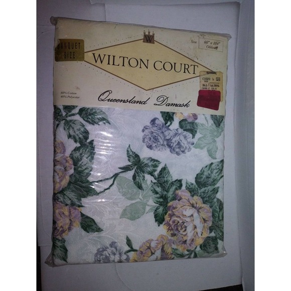 Queensland Damask Wilton Court Banquet Size 60" X 104" Oblong Tablecloth - Picture 1 of 2